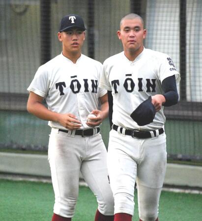 　大阪桐蔭・中村（左）