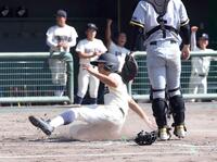 　３回、中島の左前２点タイムリーで生還する広島商・小池