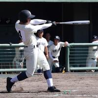 　３回、左前２点タイムリーを放つ広島商・中島悠陽（撮影・市尻達拡）