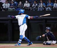 　８回、レイエスが逆転２点打を放つ