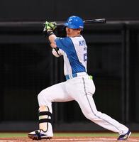 　３回、２点適時三塁打を放つ清宮幸（撮影・中島達哉）