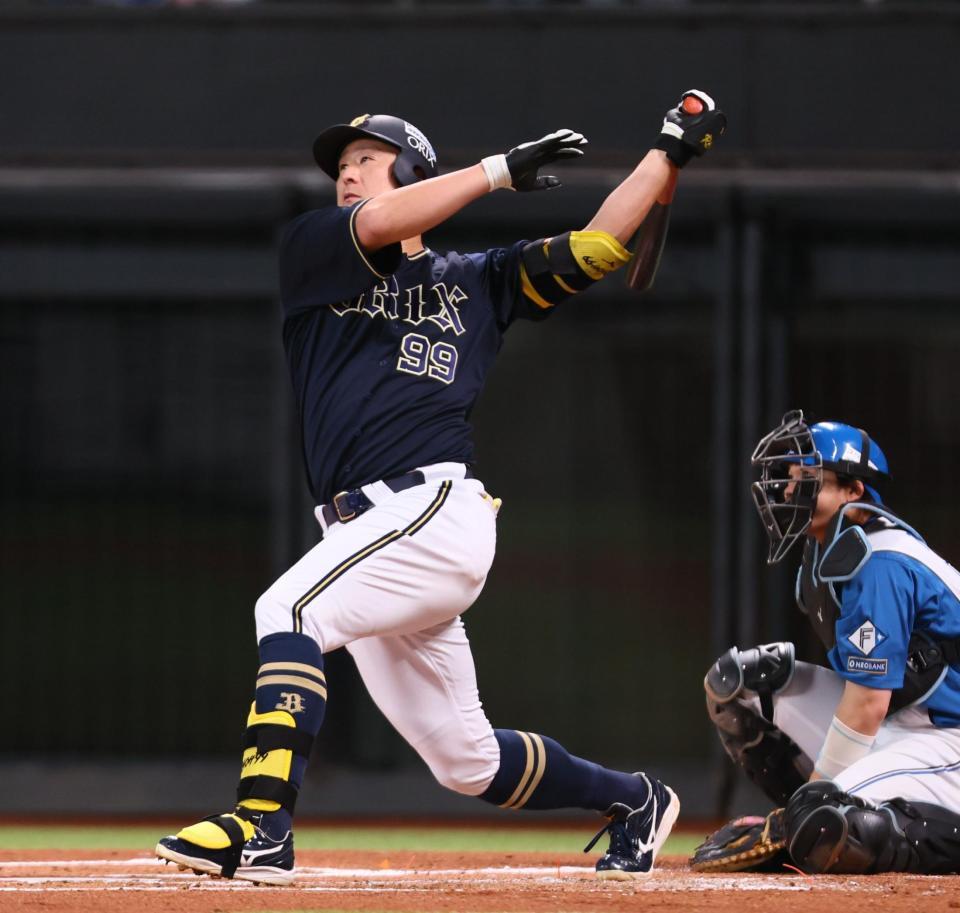 　２回、先制ソロを放つ杉本（撮影・中島達哉）