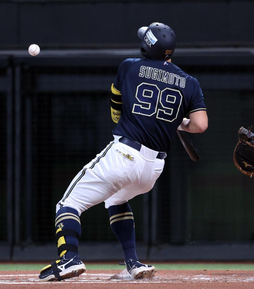 　６回、杉本が死球を受ける