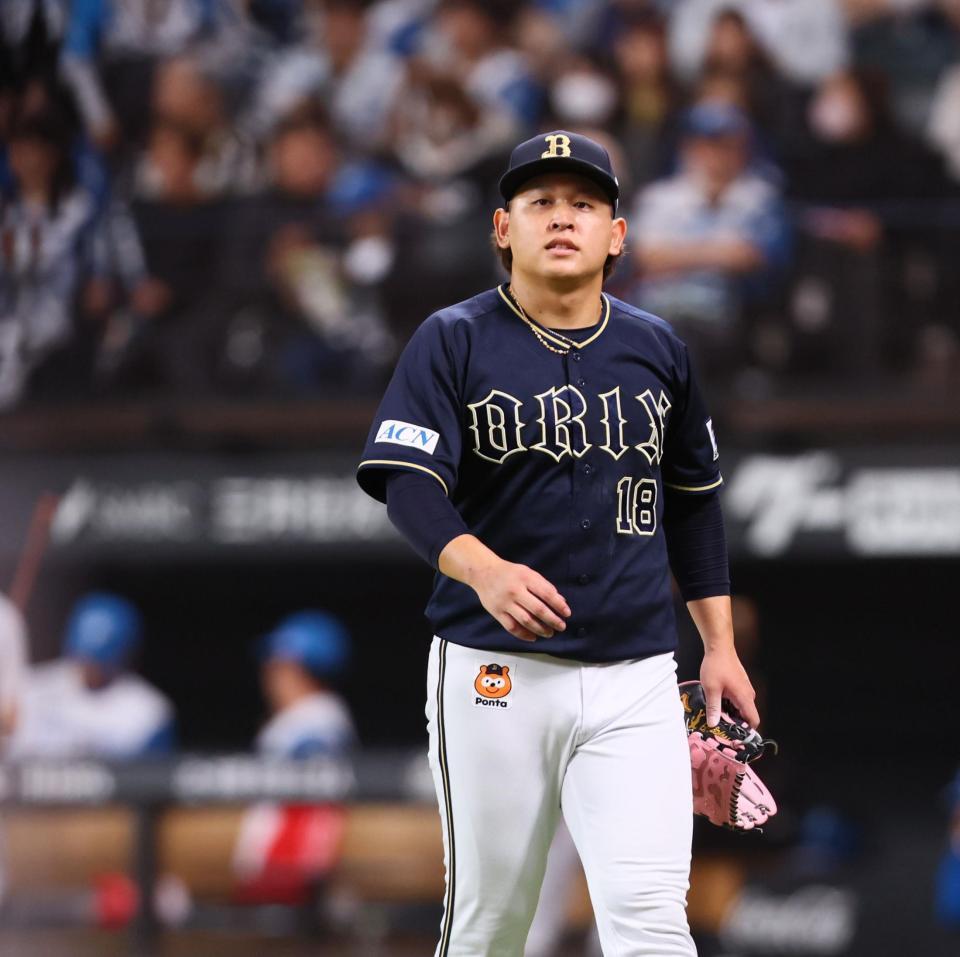 　３回、２点を失い、ベンチに戻る宮城（撮影・中島達哉）