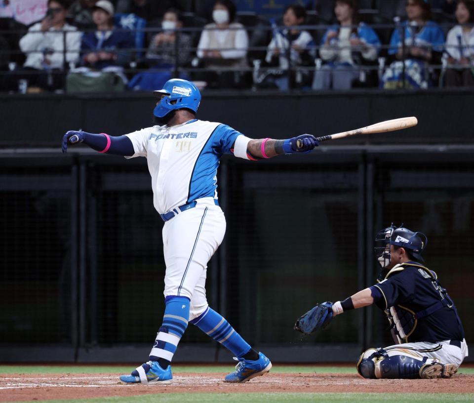 　８回、レイエスが逆転２点打を放つ