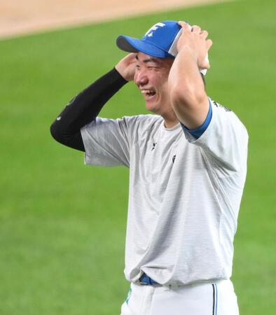 　練習中、笑顔がはじける山県（撮影・伊藤笙子）