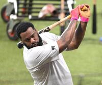 　打撃練習を行うレイエス（撮影・伊藤笙子）