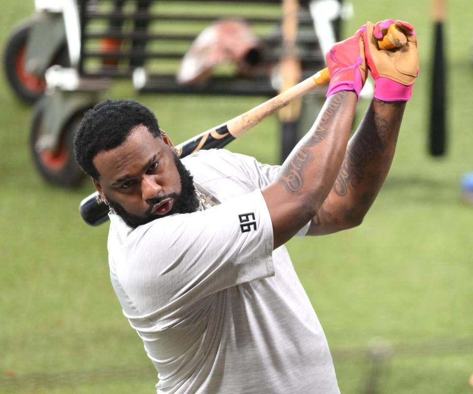 　打撃練習を行うレイエス（撮影・伊藤笙子）