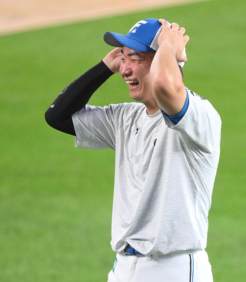 　練習中、笑顔がはじける山県（撮影・伊藤笙子）