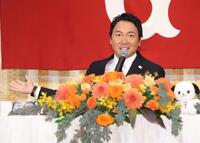 　最高の仲間たちが裏でサプライズを用意していると笑顔で話す長野（撮影・西岡正）