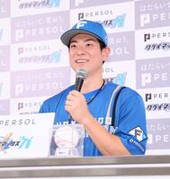 　ＣＳファイナル前日会見で笑顔を見せる松本剛（撮影・中島達哉）