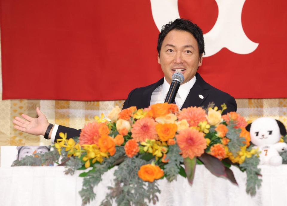 　最高の仲間たちが裏でサプライズを用意していると笑顔で話す長野（撮影・西岡正）