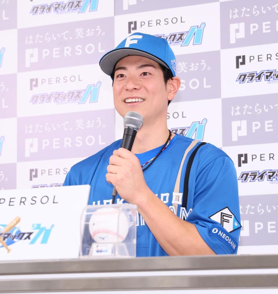 　ＣＳファイナル前日会見で笑顔を見せる松本剛（撮影・中島達哉）