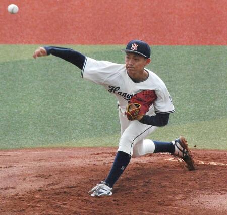 　先発して力投する花園大・藤原