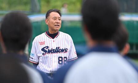 ヤクルトが秋季練習スタート 池山新監督が円陣で所信表明「対話、笑顔、元気。これをテーマに」ムードメーカーに塩見を指名