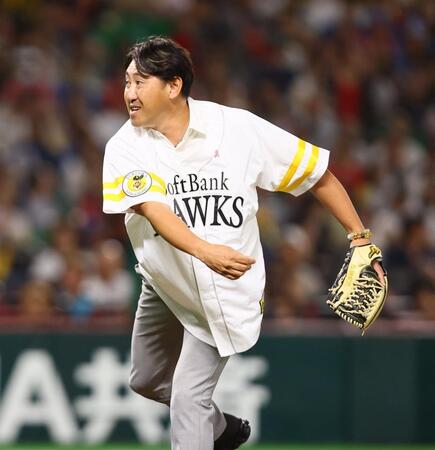 　始球式を務める内川聖一氏（撮影・中島達哉）