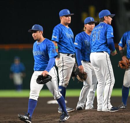 　６回途中で降板する東（撮影・飯室逸平）