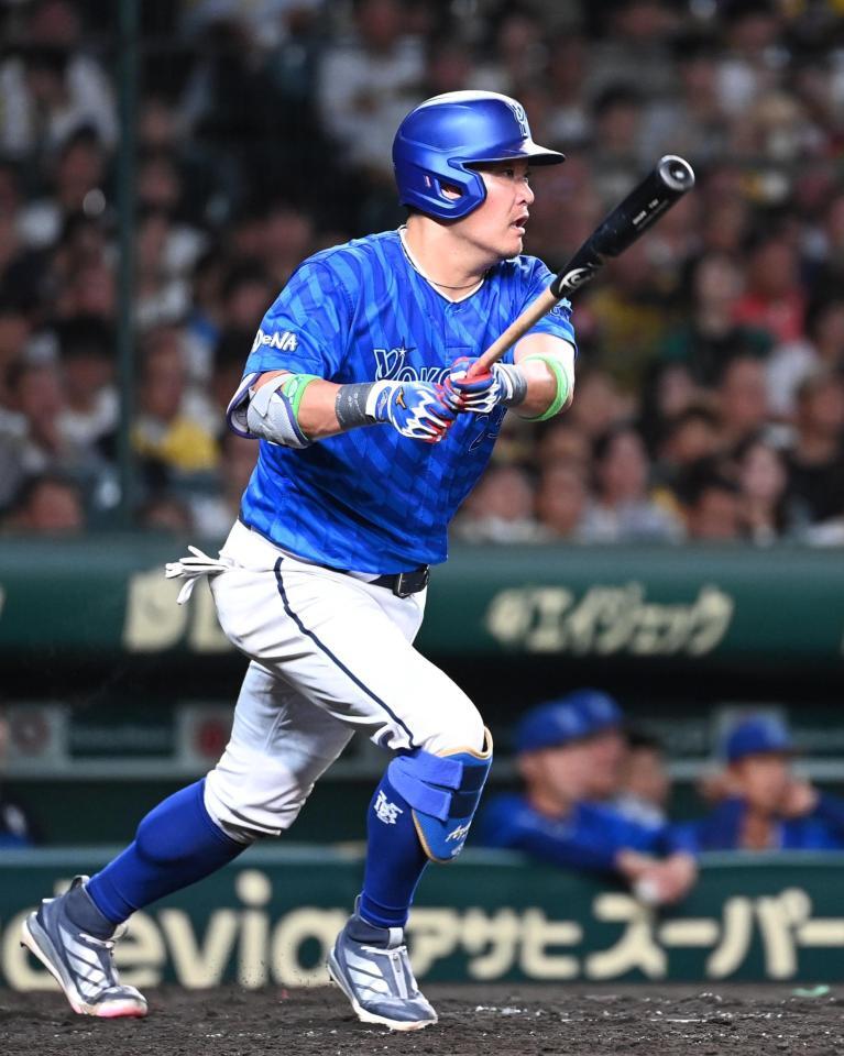 　５回、筒香が右前打を放つ