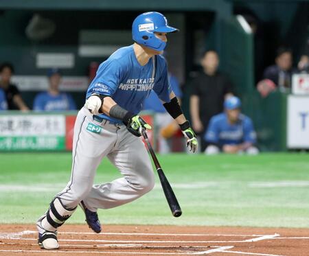 　１回、清宮幸が右前打を放つ