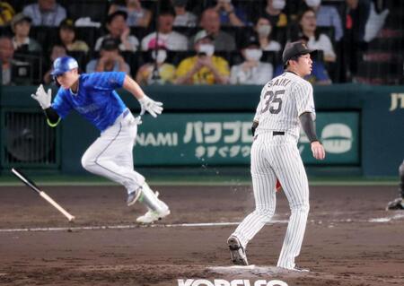 　３回、佐野に同点二塁打を許す才木