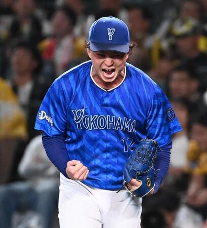 　５回、中野を二ゴロに打ち取り雄たけびを上げる竹田