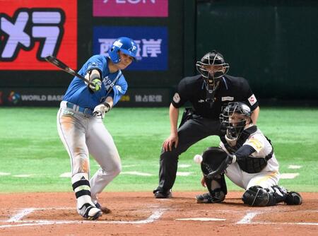 　７回、空振り三振に倒れる清宮幸（撮影・伊藤笙子）