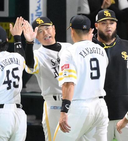 小久保監督が柳田に最敬礼「あそこで打つのがスーパースター」