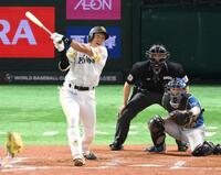 　８回、左越え３ランを放つ柳田（撮影・伊藤笙子）