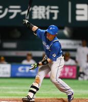 　７回、空振り三振を喫する清宮幸（撮影・中島達哉）