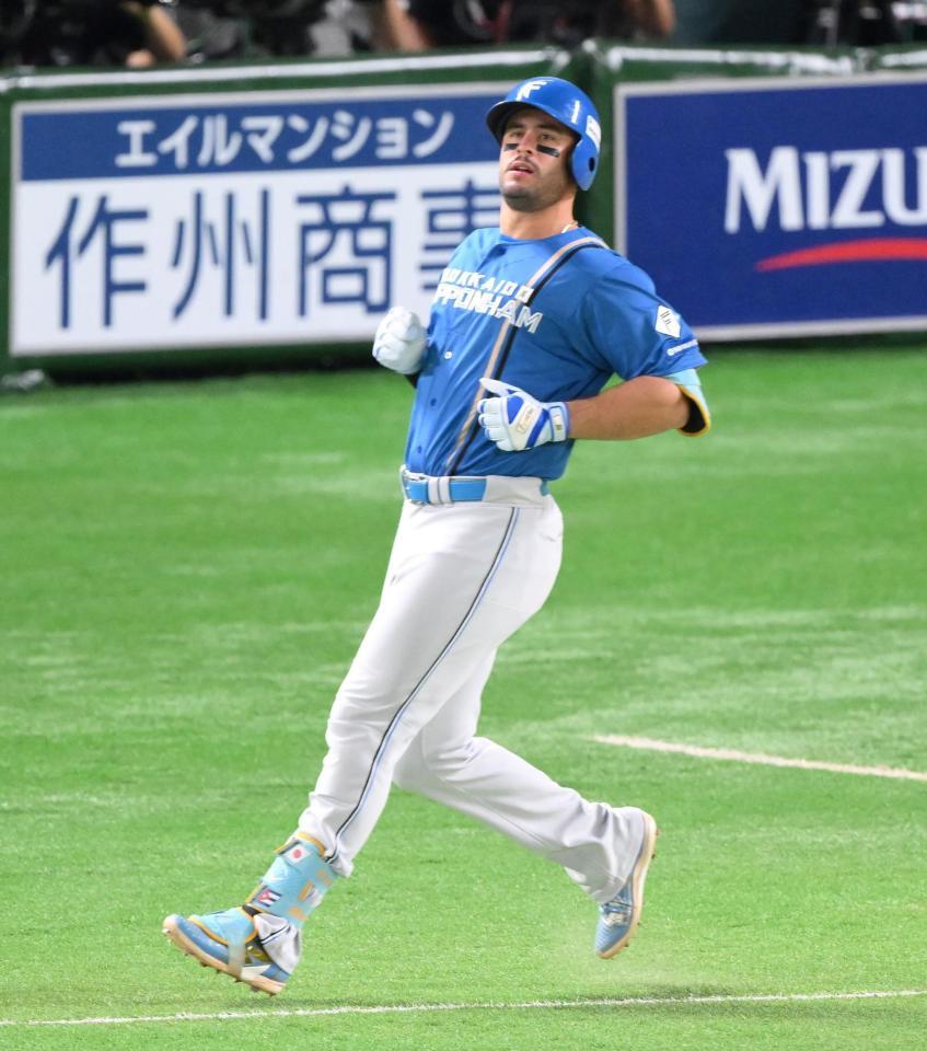 　１回、一打先制の場面で三ゴロに倒れたマルティネス（撮影・伊藤笙子）