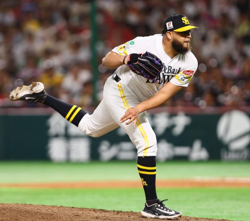 　７回から登板したヘルナンデス（撮影・中島達哉）