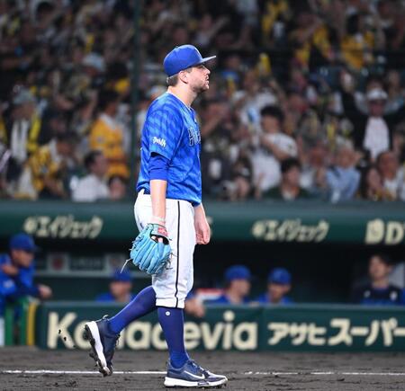 　３回、大山に左越え適時二塁打を打たれたケイ