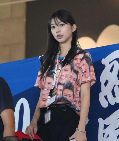 　ＣＳファイナル・ソフトバンク対日本ハム第３戦を観戦に訪れたモーニング娘。’２５・牧野真莉愛（撮影・伊藤笙子）