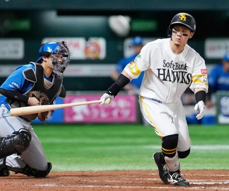 　７回、牧原大が空振り三振に倒れる。捕手・田宮