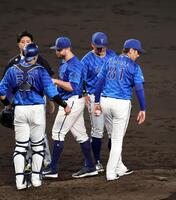 　５回途中、降板するケイ（撮影・山口登）