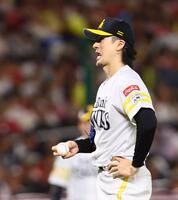 　７回で降板を告げられる上沢（撮影・中島達哉）