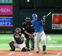 　７回、センターへ走者一掃の３点適時二塁打を放つ郡司（撮影・伊藤笙子）