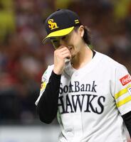 　７回途中で降板する上沢（撮影・中島達哉）