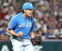 　４回、野村を空振り三振に仕留め、ほえる伊藤