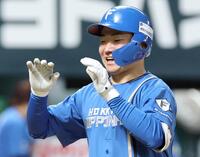 　７回、左越えソロを放った山県