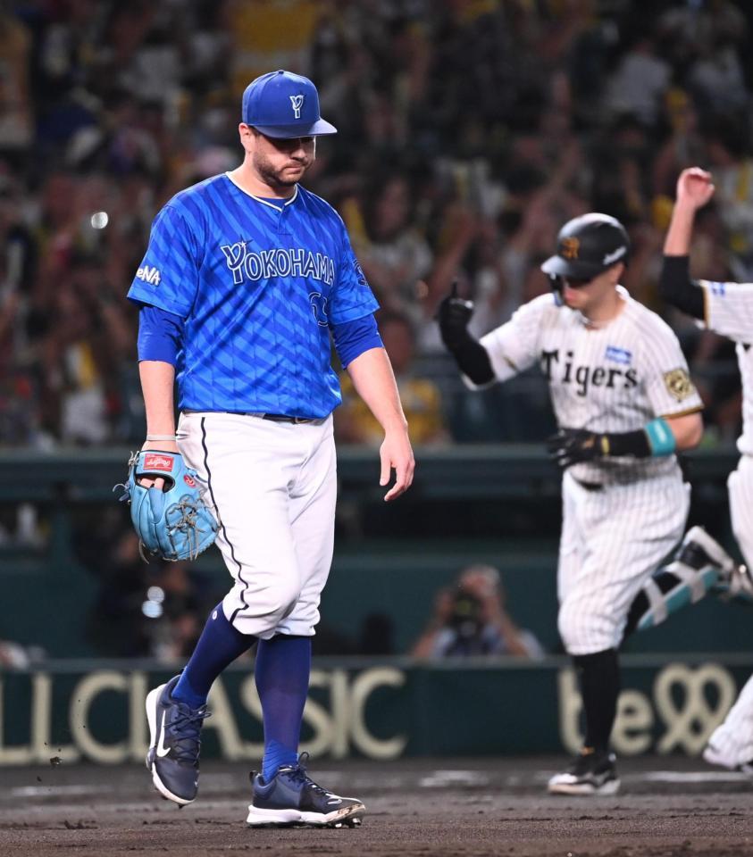 　１回、佐藤輝に先制中越え３点本塁打を浴びた先発のケイ