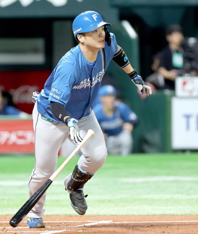 　１回、郡司が先制の右犠飛を放つ