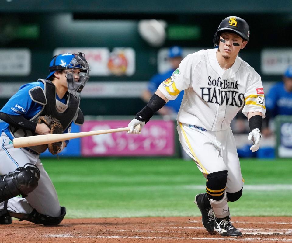 　７回、牧原大が空振り三振に倒れる。捕手・田宮