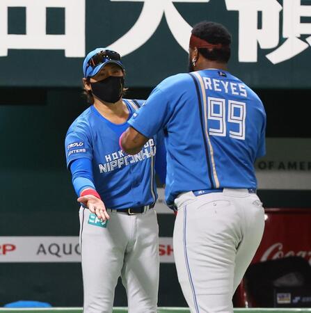 日本ハム・新庄監督ゲン担ぎ？　報道陣には「したっ！」と一言だけ