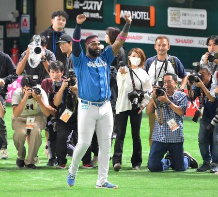 レイエスが２本塁打４打点　本領発揮の裏に新庄監督からの無言のメッセージ