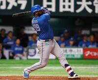 　３回、勝ち越し２ランを放つレイエス（撮影・中島達哉）