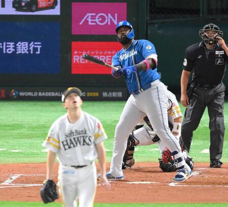 　３回、逆転２ランを放つレイエス（撮影・伊藤笙子）