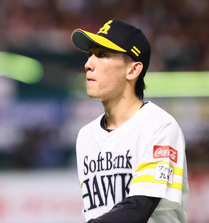 　４回途中で降板する大津（撮影・中島達哉）