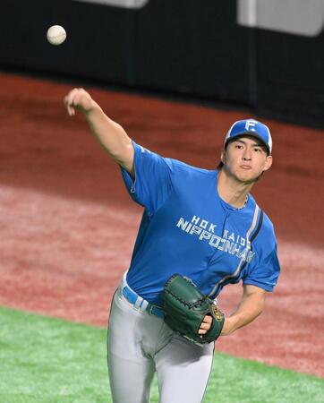 　キャッチボールで調整する達（撮影・伊藤笙子）