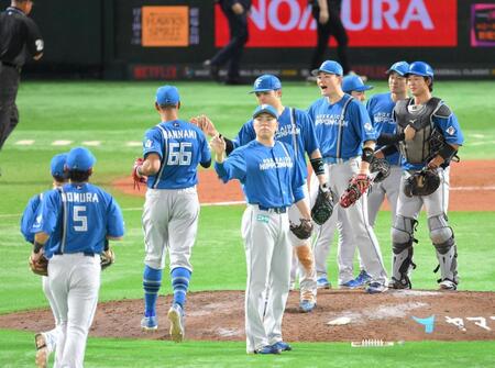 　３連勝で逆王手を掛けた日本ハムナイン（撮影・伊藤笙子）